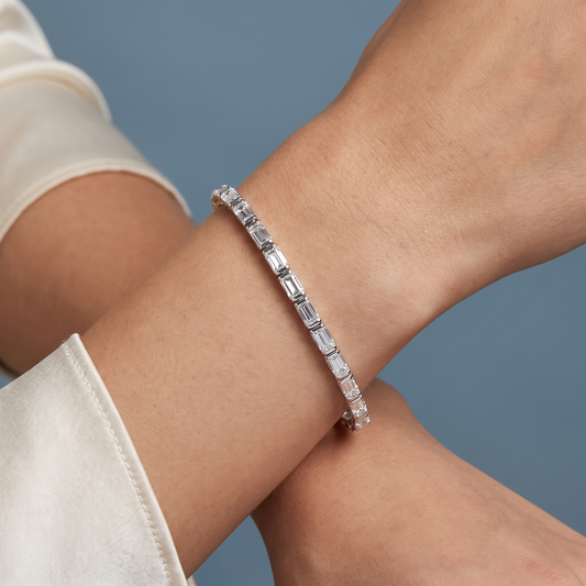 14K White Gold Baguette Cut Diamond Tennis Bracelet - Close-up