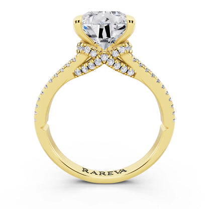 18 KT Yellow Gold Pear Cut Diamond Ring with Pavé Split Shank - through finger