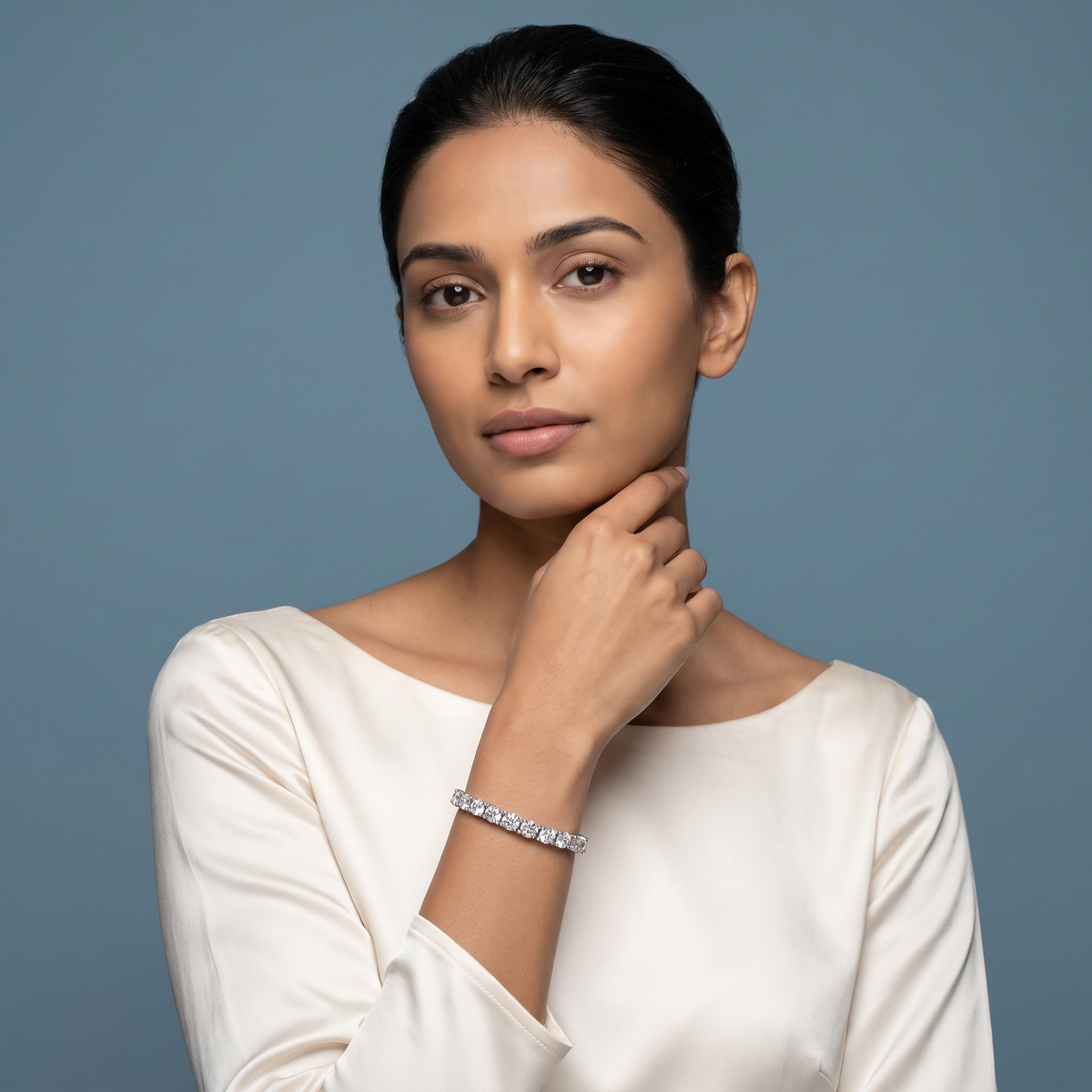 Silver Graduated Round Cut Diamond Tennis Bracelet - Beauty