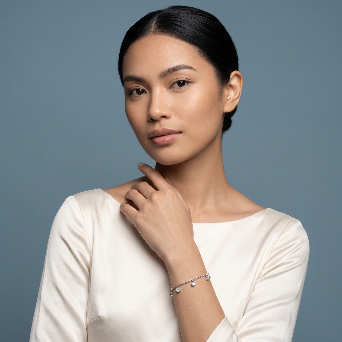 Silver Round Cut Diamond Drop Chain Bracelet - Beauty