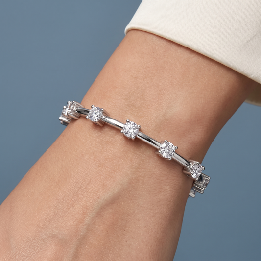10K White Gold Round Cut Diamond Station Bracelet - Close-up