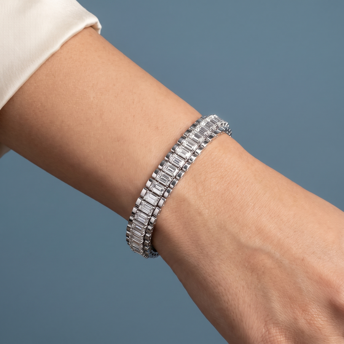 10K White Gold Emerald Cut Diamond Tennis Bracelet - Close-up