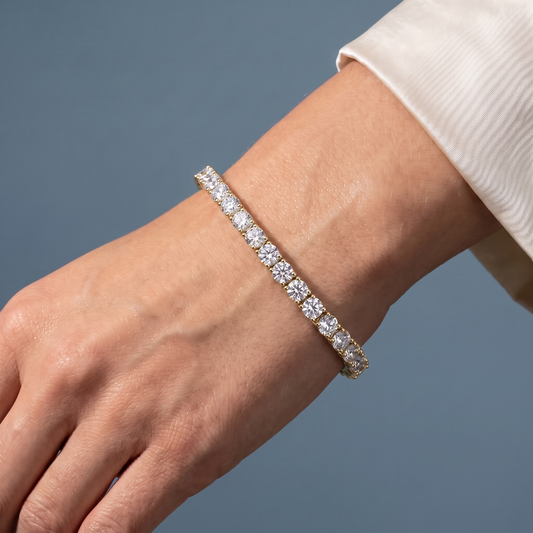 10K Yellow Gold Round Cut Diamond Tennis Bracelet - Close-up