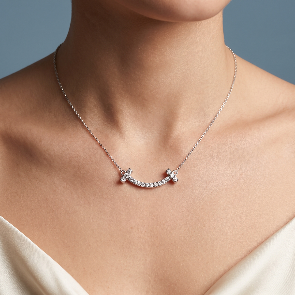 10KT White Gold Curved Bar Diamond Pendant - Close-up