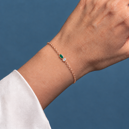 10K Rose Gold Lab Grown Emerald Pear Diamond Toi et Moi Bracelet - Close-up