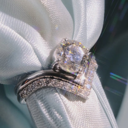 Round Cut Diamond Solitaire Ring with Pave V Band - Video